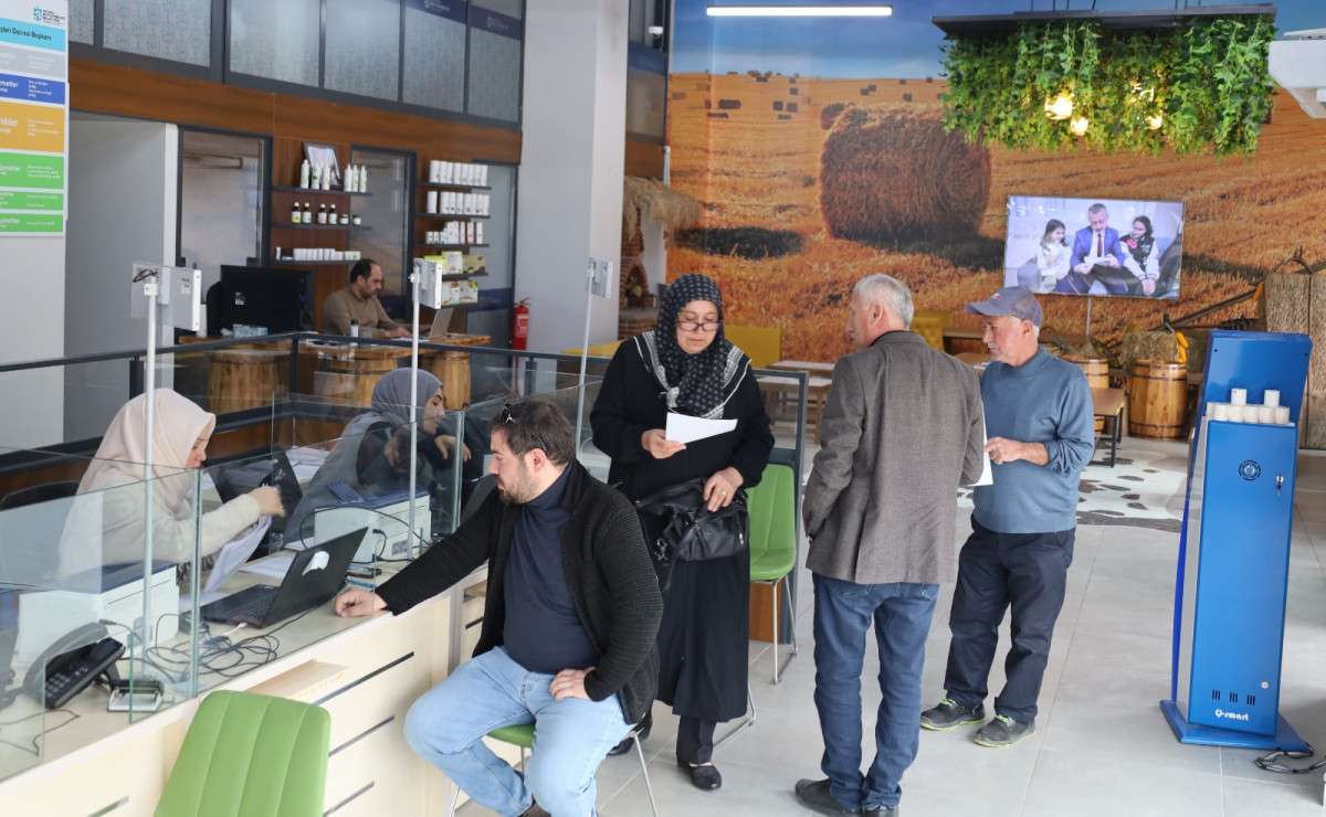 1500 ÇİFTÇİYE TOHUM VE GÜBRE DESTEĞİ