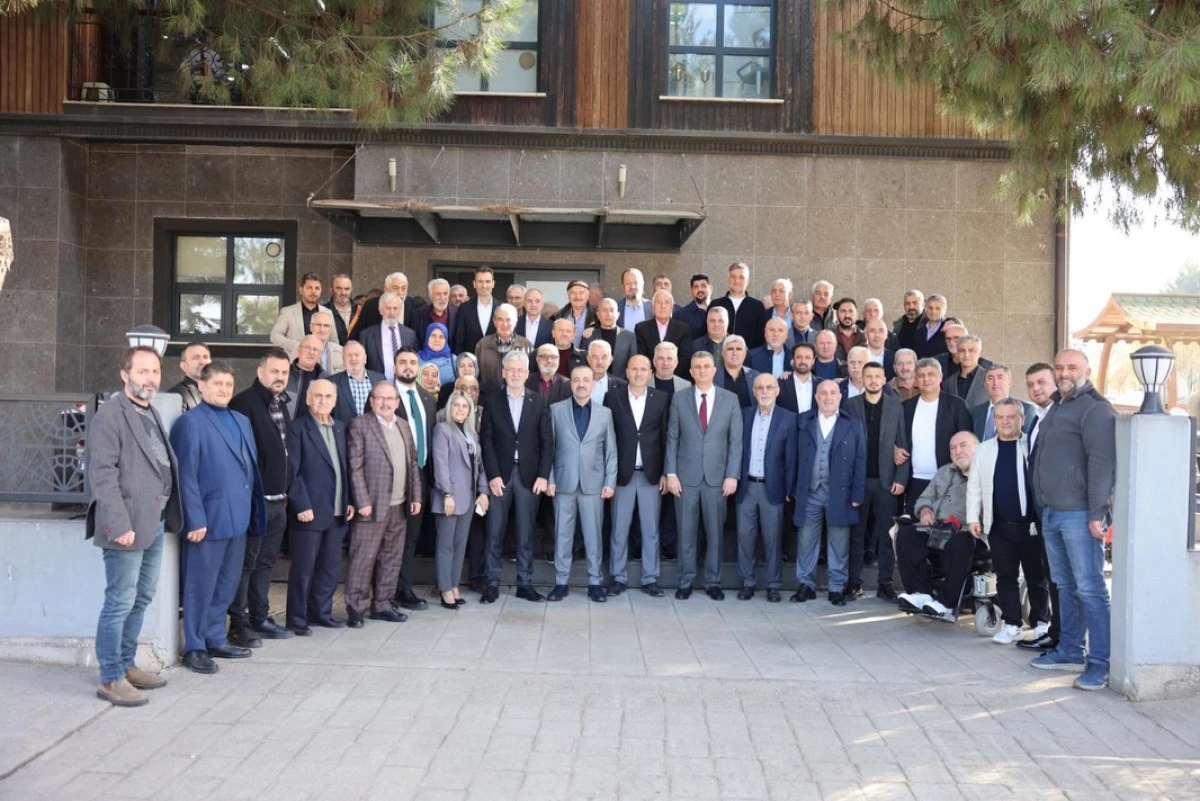 AK PARTİ GÖLCÜK TEŞKİLATI İSTİŞARE KURULU TOPLANTISINDA BİR ARAYA GELDİ