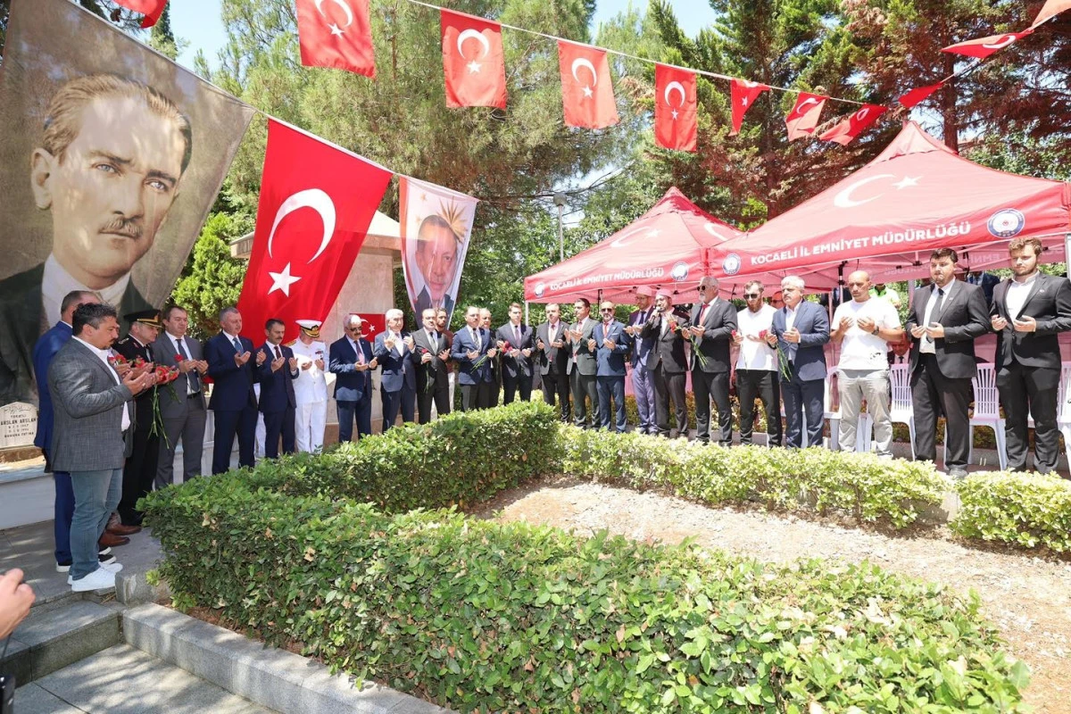 AKTAŞ VE BÜYÜKAKIN, DUA OKUDU, KARANFİL BIRAKTI