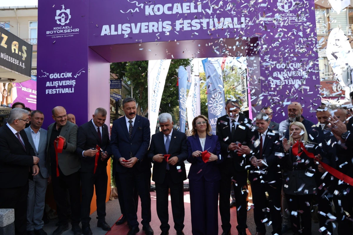 Alışveriş festivali G&ouml;lc&uuml;k&rsquo;te ticareti canlandırdı