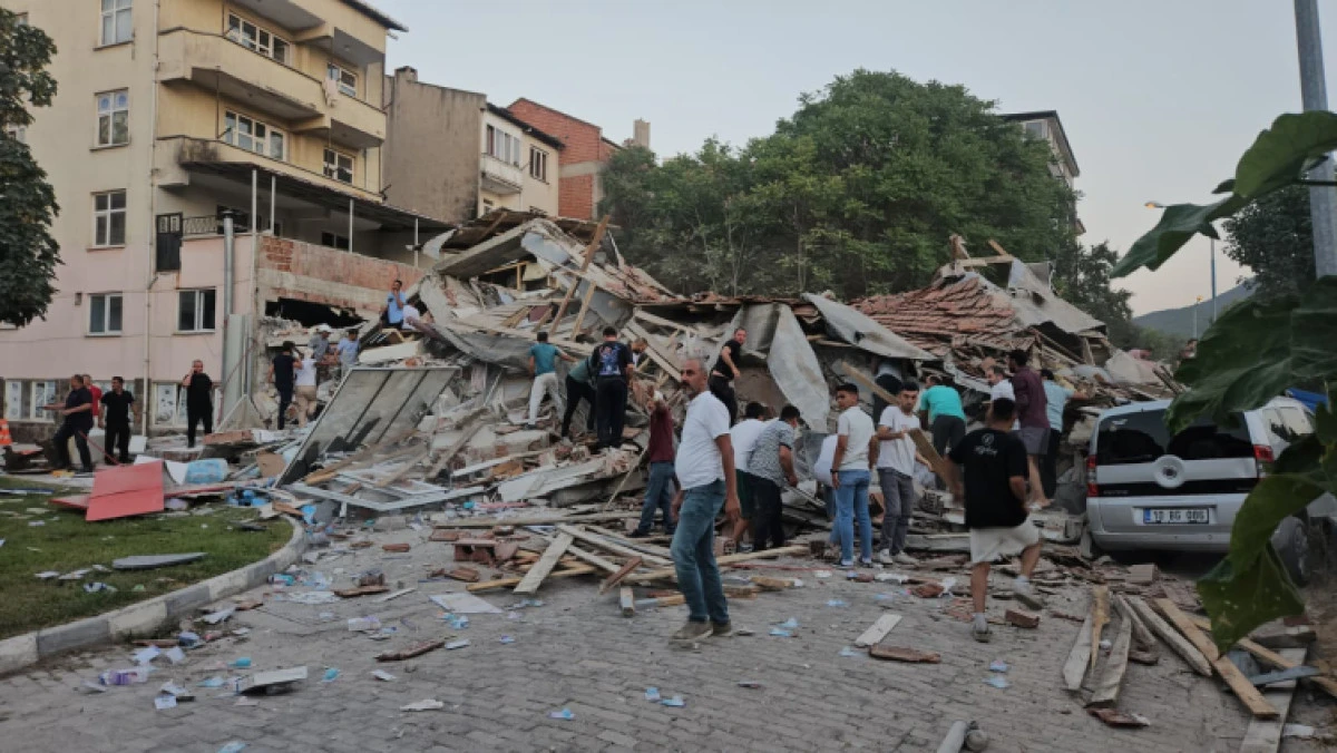 BALIKESİR'DE 6,1 BÜYÜKLÜĞÜNDE DEPREM