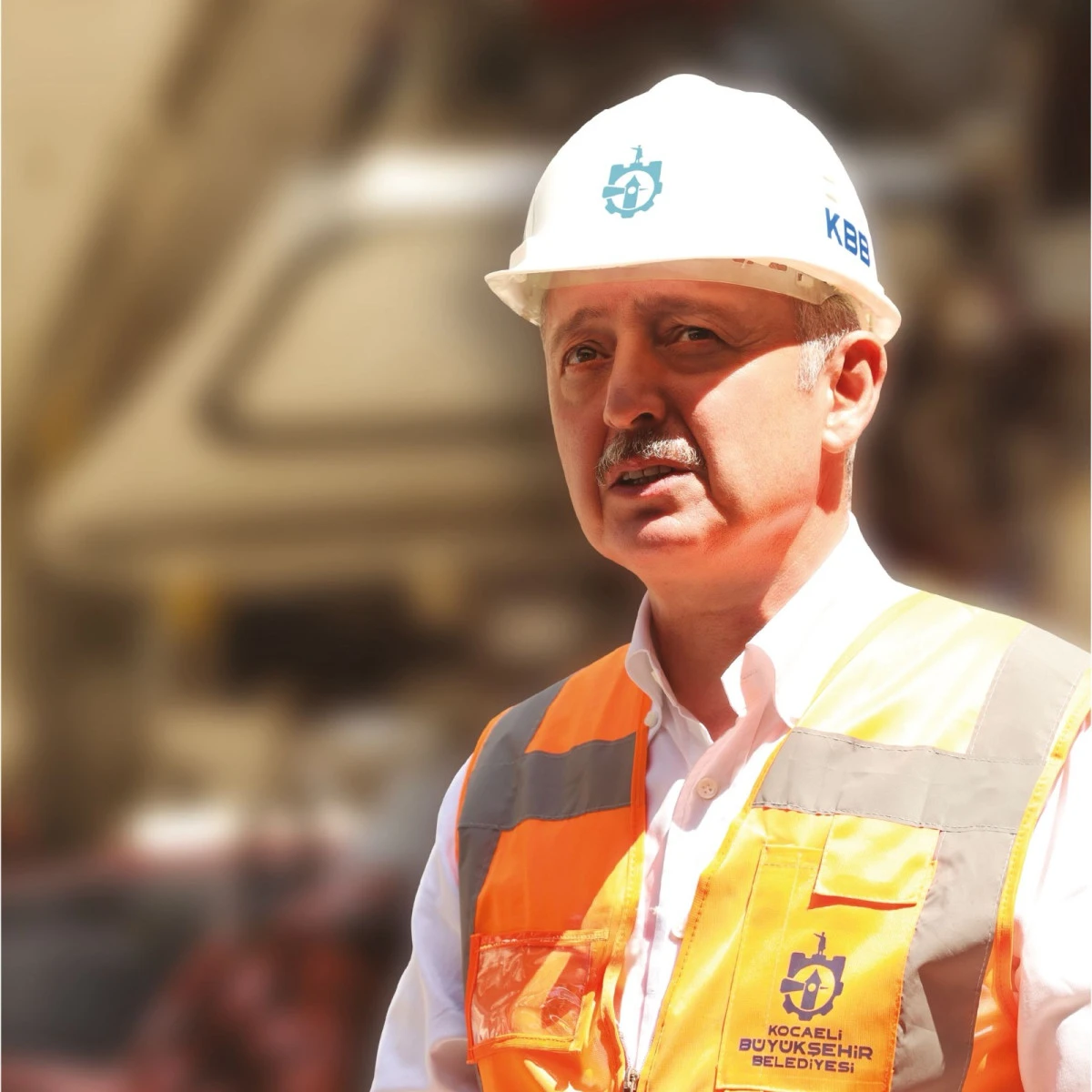 BAŞİSKELE KAVŞAĞI&rsquo;NDA DEV KİRİŞLER 9 SAATTE YERLEŞTİRİLDİ