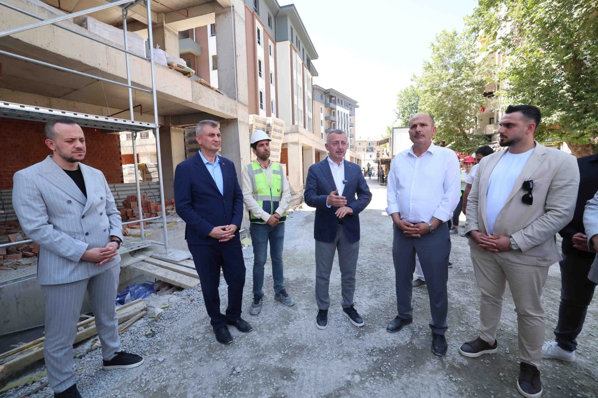 BAŞKAN BÜYÜKAKIN, GÖLCÜK KENTSEL DÖNÜŞÜM PROJESİ’Nİ İNCELEDİ