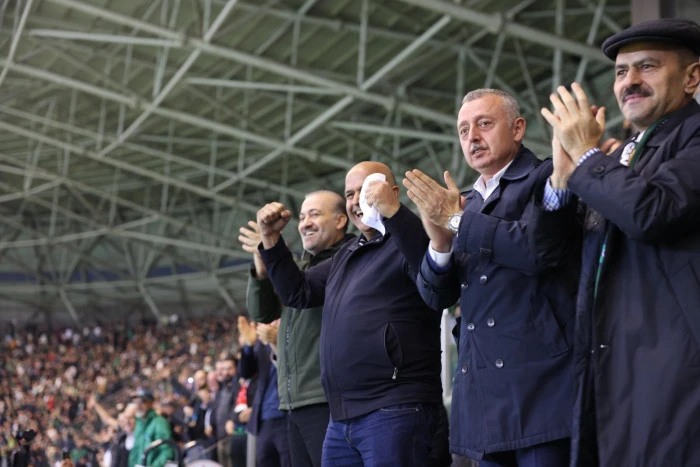 BAŞKAN BÜYÜKAKIN ‘’MUHTEŞEM BİR OYUN, HARİKA BİR GALİBİYET!’’