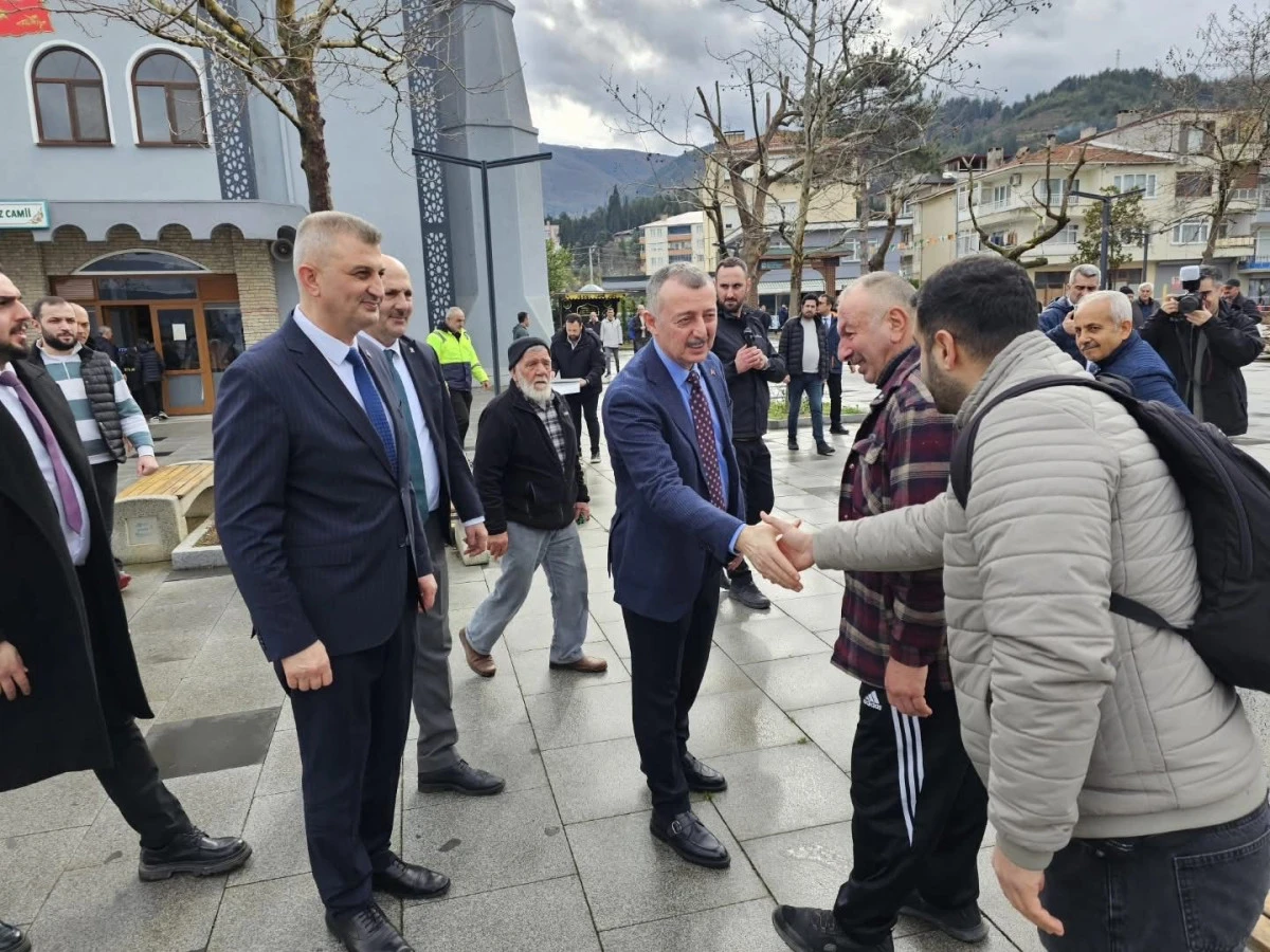 BAŞKAN B&Uuml;Y&Uuml;KAKIN ULAŞLI'DA ESNAF VE VATANDAŞLARLA BULUŞTU