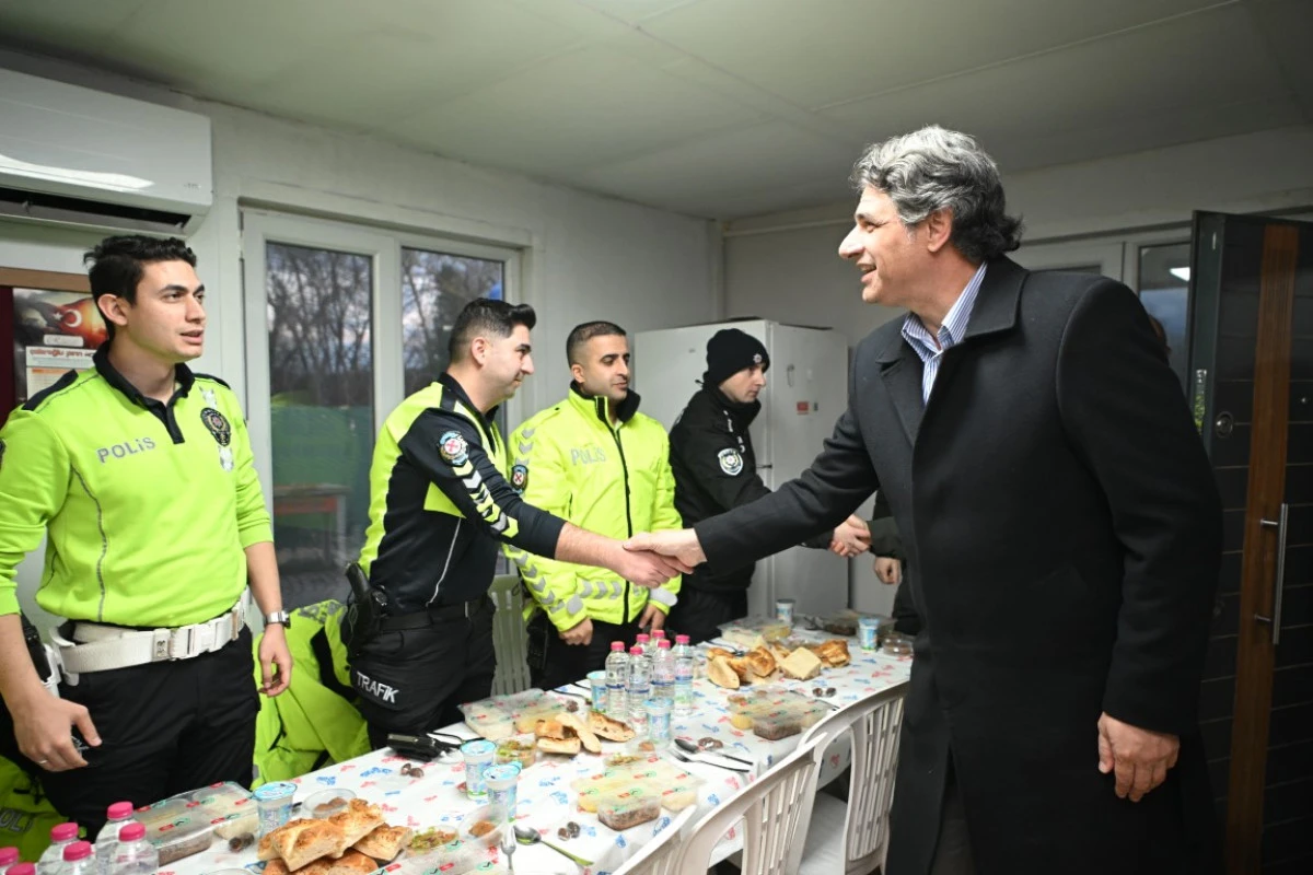 BAŞKAN KOCAMAN&rsquo;DAN POLİSLERE TATLI S&Uuml;RPRİZ