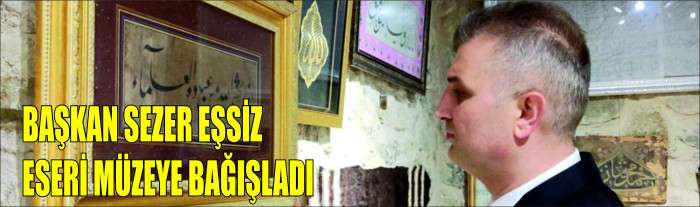 BAŞKAN SEZER EŞSİZ ESERİ HAT MÜZESİNE BAĞIŞLADI 