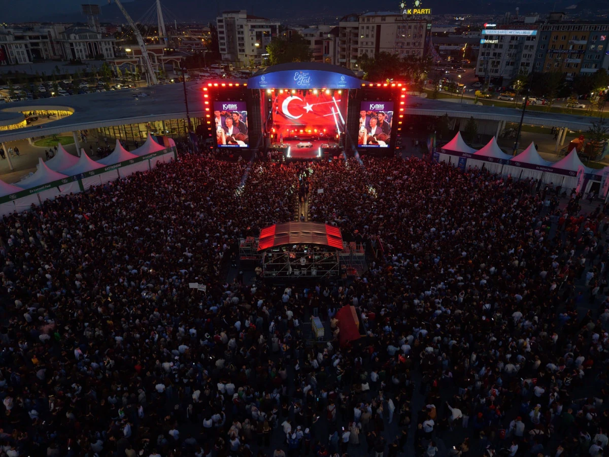 BÜYÜKAKIN FORMA VERDİ, FATMA TURGUT KUTLADI