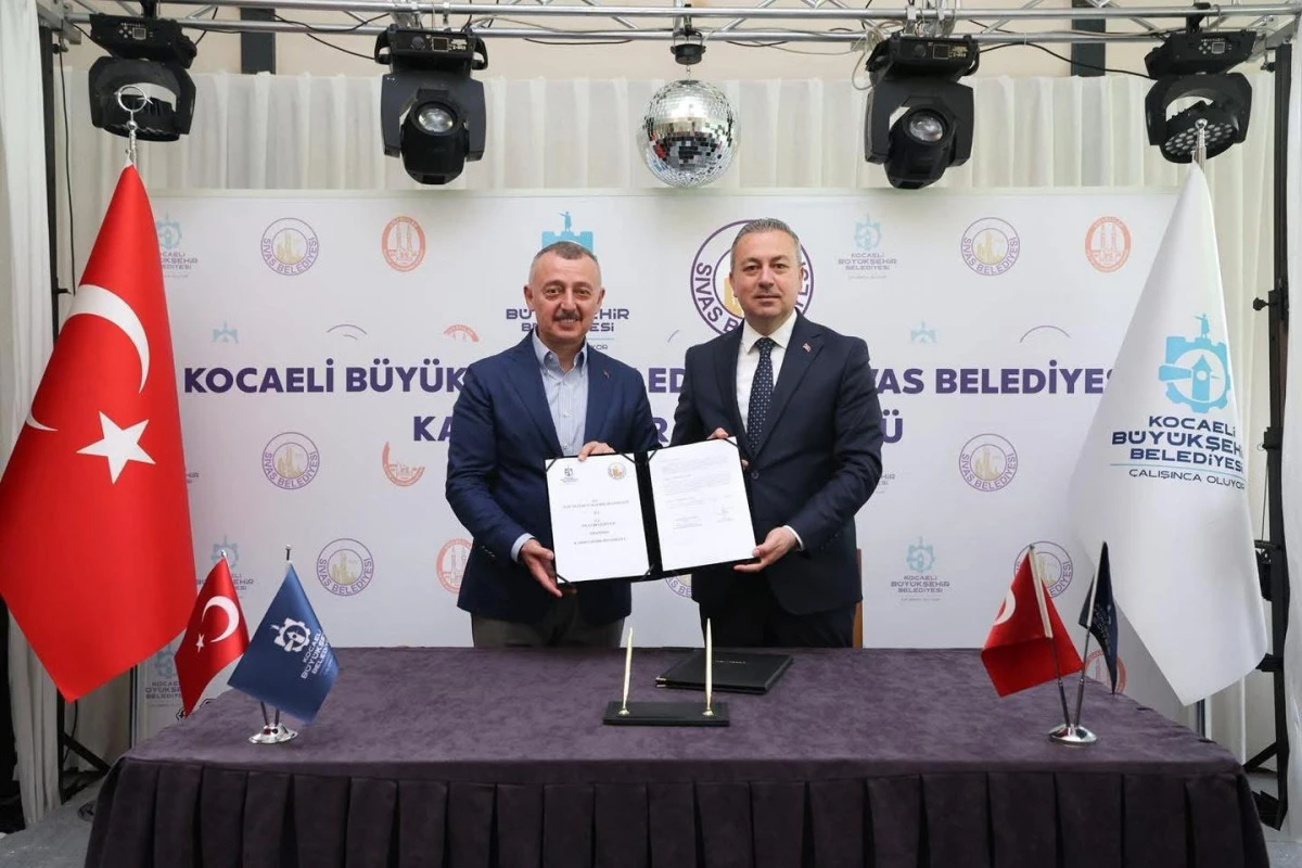 B&uuml;y&uuml;kakın imzaladı: Kocaeli ile Sivas kardeş oldu