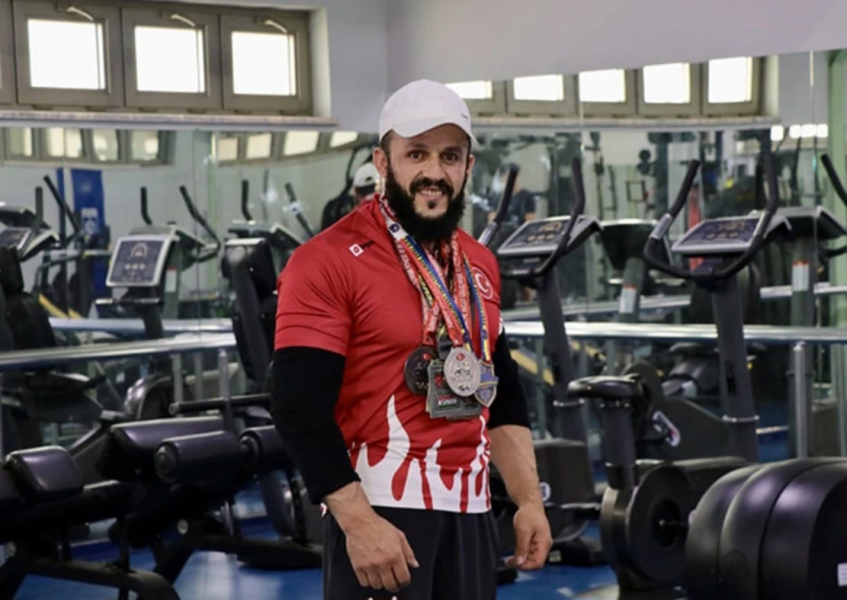 BÜYÜKAKIN, İSRAİL BAYRAĞINA  DÜĞÜM ATAN SPORCUYU TEBRİK ETTİ 