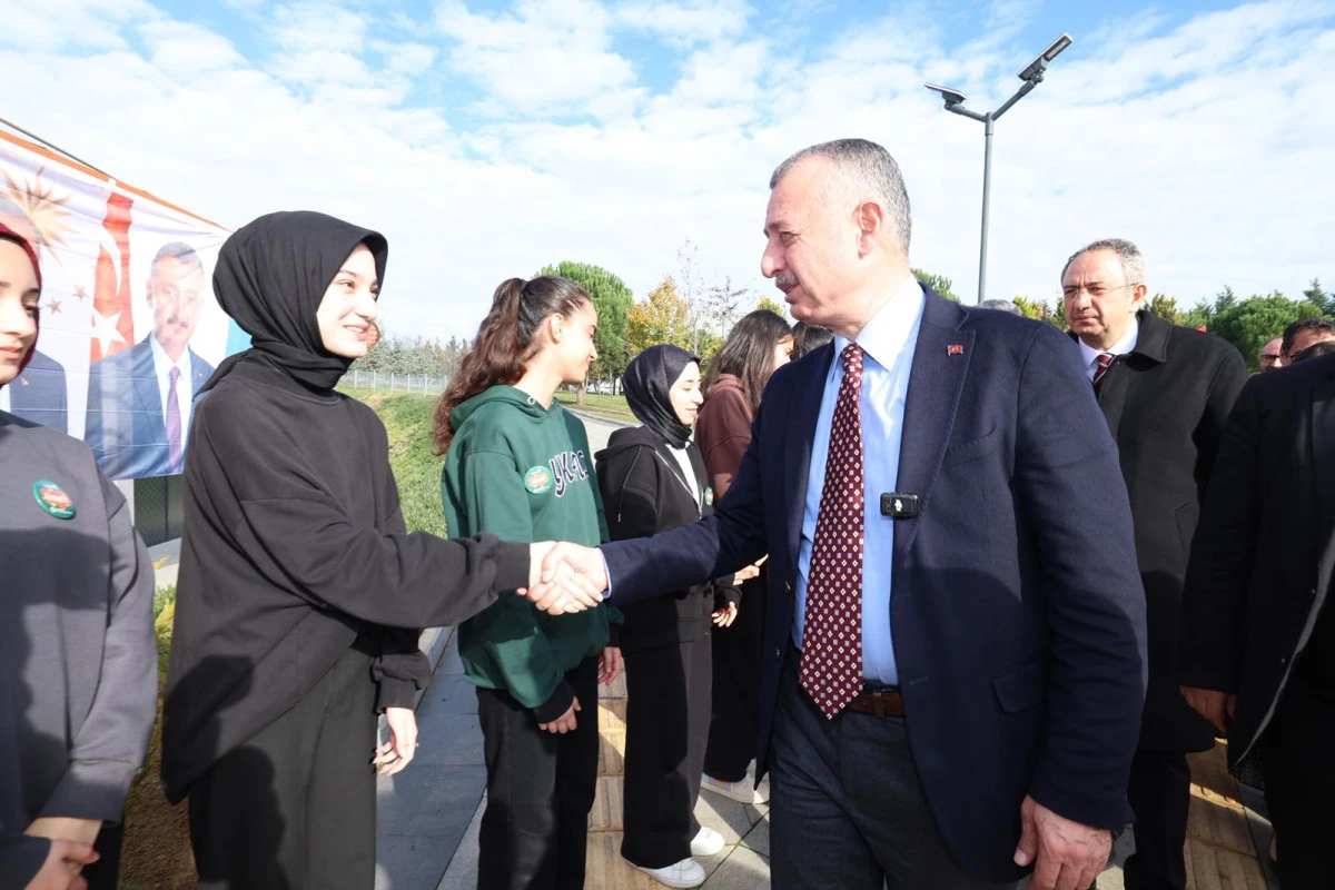 BÜYÜKAKIN: KÜTÜPHANELERDE GENÇLERİMİZİ GELECEĞE HAZIRLIYORUZ