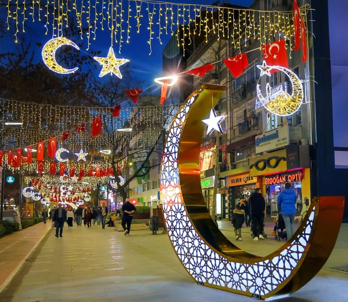 B&Uuml;Y&Uuml;KAKIN: &ldquo;RAMAZAN AYI &Ouml;Z&Uuml;M&Uuml;ZE D&Ouml;N&Uuml;Ş&Uuml;N VAKTİDİR&rdquo;