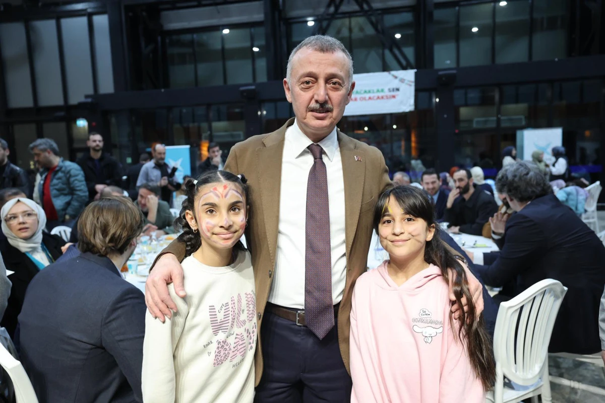 B&Uuml;Y&Uuml;KAKIN, T&Uuml;GVA İFTARINDA GEN&Ccedil;LERLE BİR ARAYA GELDİ