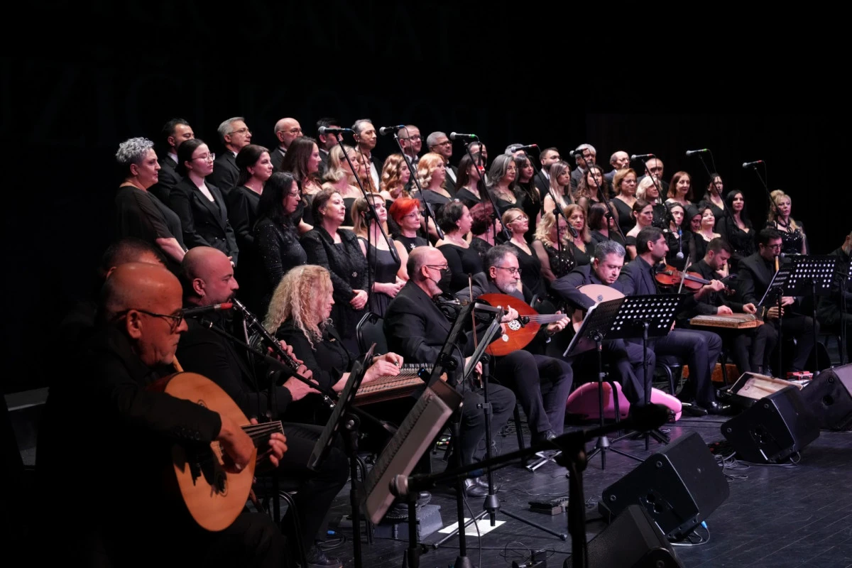 B&Uuml;Y&Uuml;KŞEHİR, EN G&Uuml;ZEL ŞARKILARLA 2025&rsquo;İ UĞURLADI