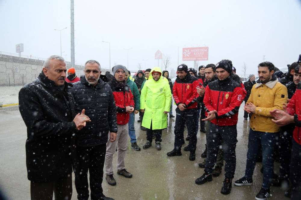 BÜYÜKŞEHİR'DEN DEPREM BÖLGESİNE EKİPLER GİTMEYE DEVAM EDİYOR
