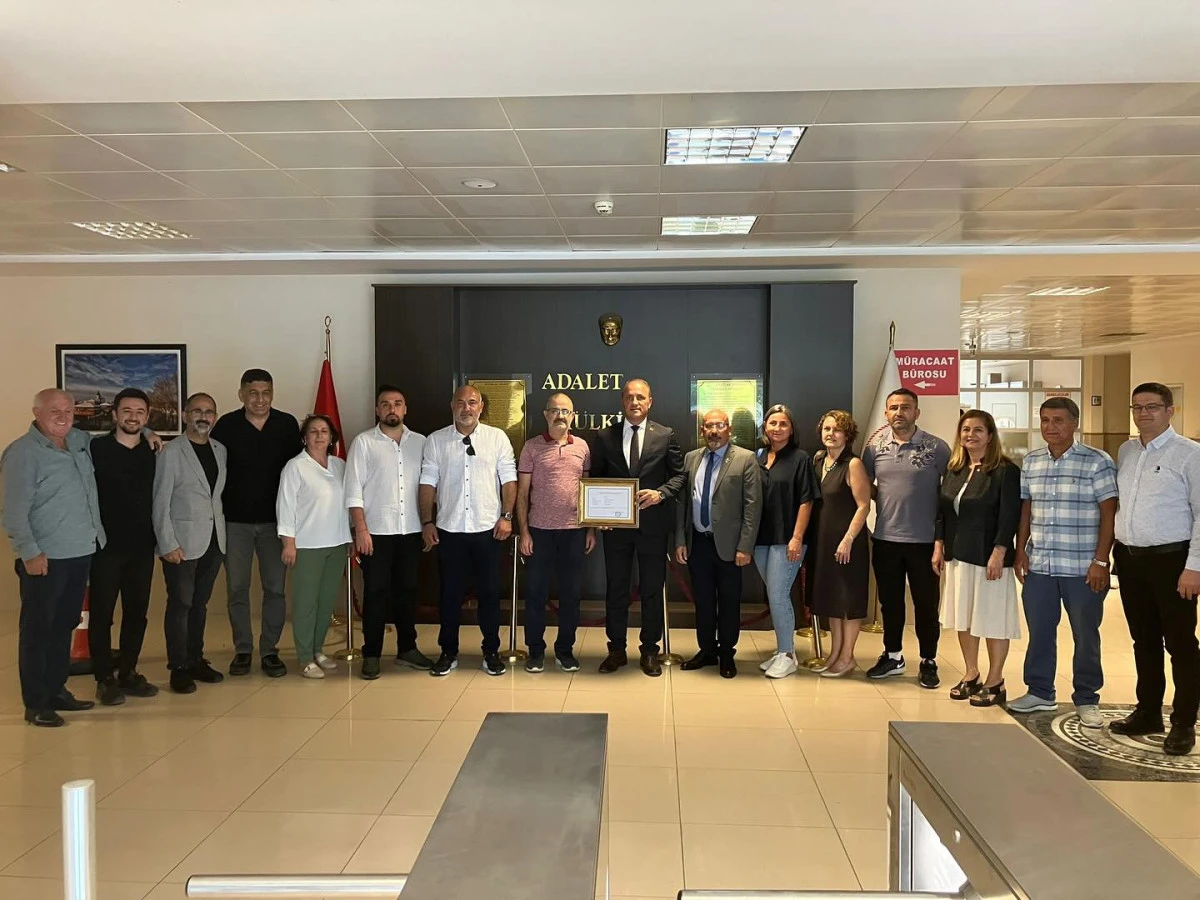 CHP GÖLCÜK İLÇE BAŞKANI MEHMET UZUNER MAZBATASINI ALDI
