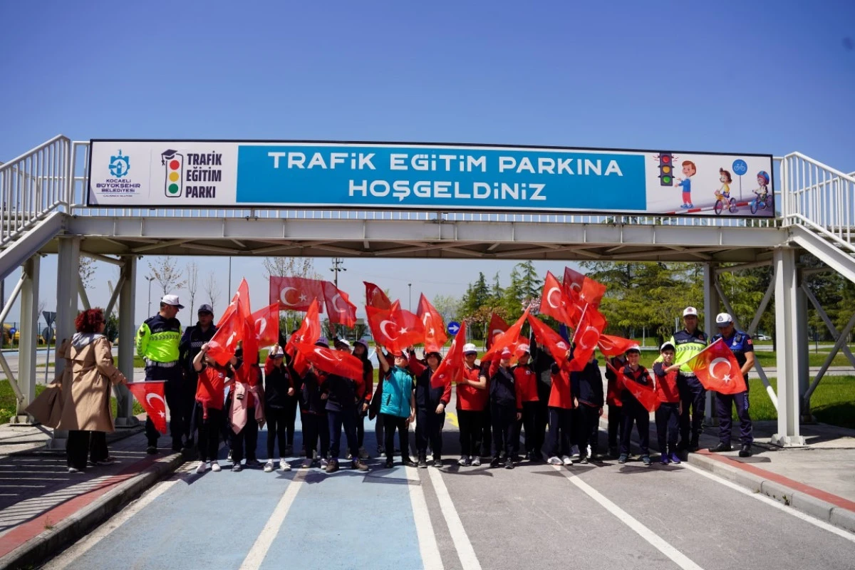 ÇOCUKLARA TRAFİK BİLİNCİ KAZANDIRILIYOR