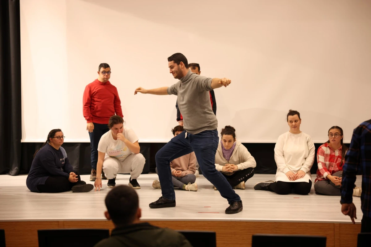 ENGELLERİ AŞAN ADIMLAR SAHNEYE TAŞINIYOR