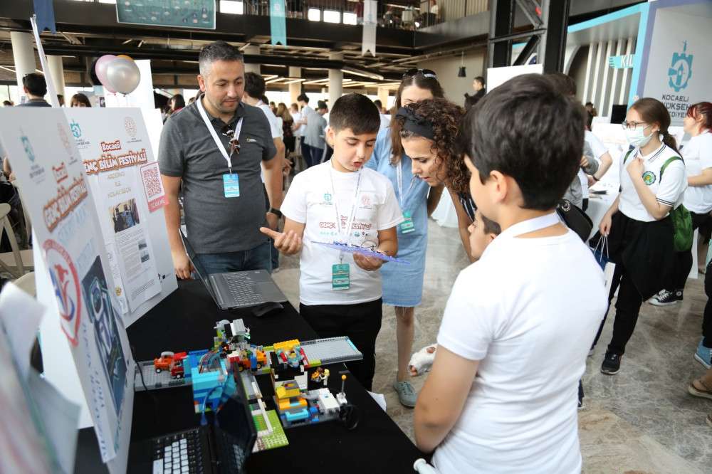 GENÇ BİLİM FESTİVALİ DOLU DOLU GEÇTİ