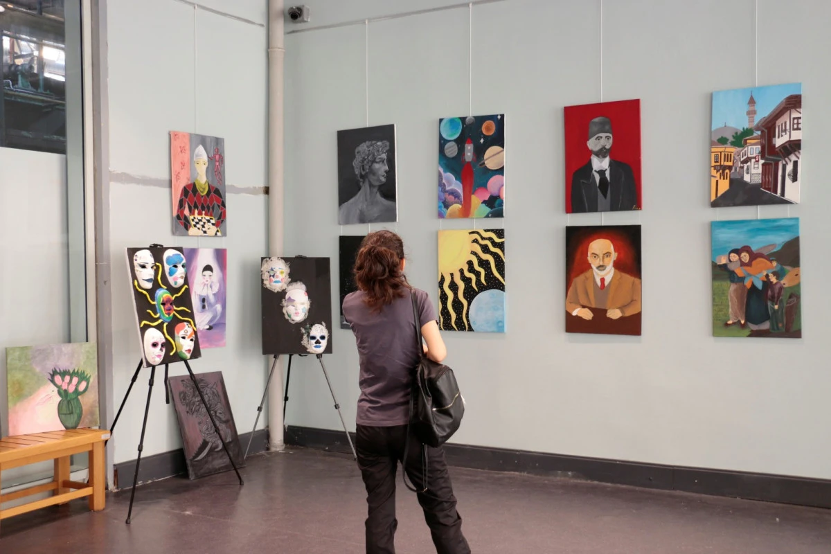 GEN&Ccedil; YETENEKLERDEN SANAT DOLU İKİ SERGİ