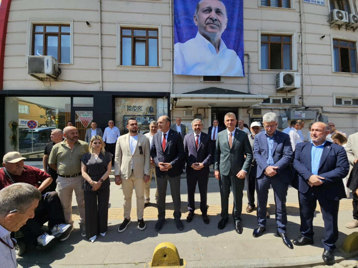 GÖLCÜK AK PARTİ'DE BAYRAM COŞKUSU