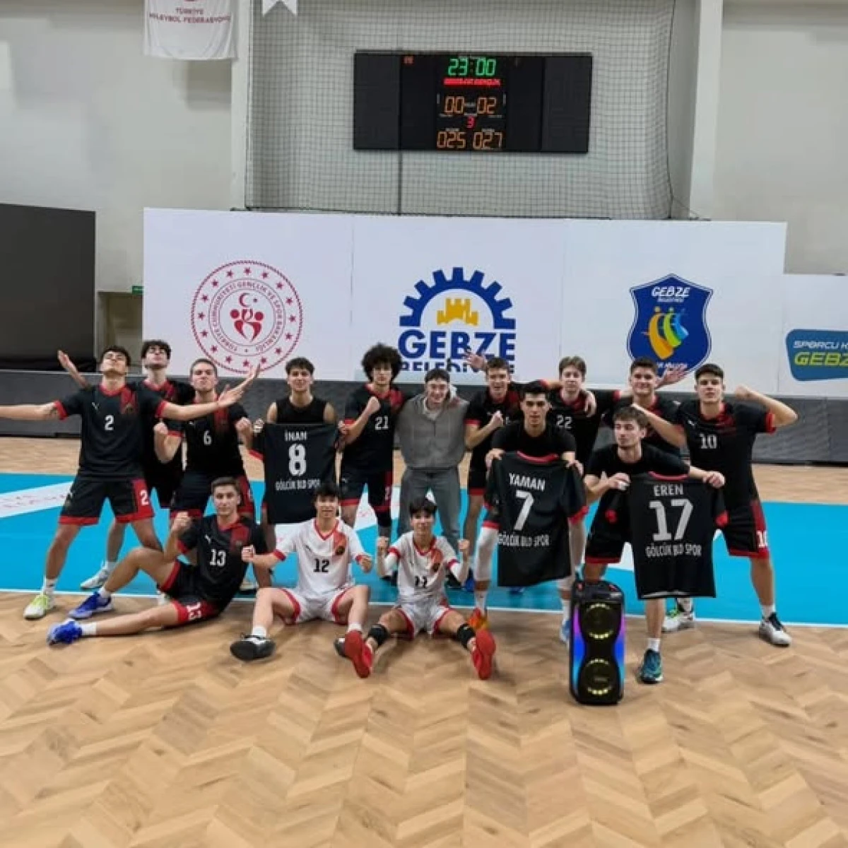 G&Ouml;LC&Uuml;K BELEDİYESİ VOLEYBOLDA TARİH YAZDI: &Uuml;ST &Uuml;STE 3. ŞAMPİYONLUK