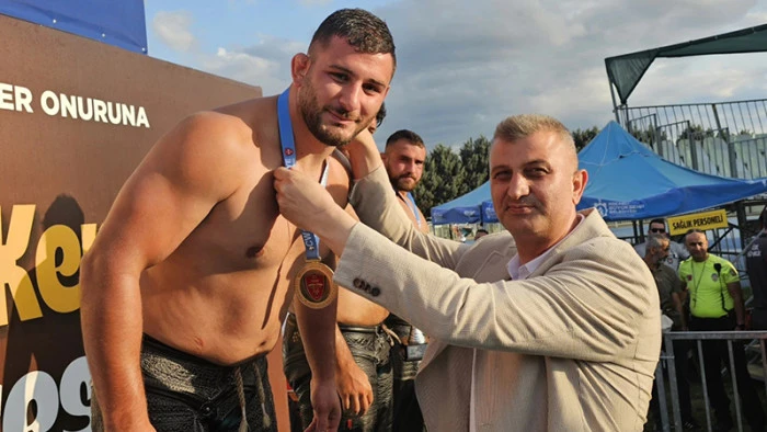 GÖLCÜK BELEDİYESPORLU ABDULREFİK ÖNER SEKAPARK YAĞLI GÜREŞLERİNDE ŞAMPİYON OLDU