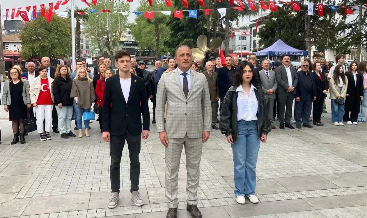 GÖLCÜK CHP, 23 NİSAN ÇOCUK BAYRAMINI KUTLADI