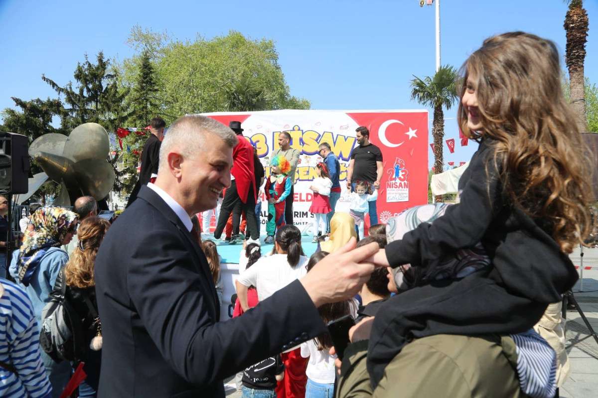 GÖLCÜKLÜ ÇOCUKLAR 23 NİSAN COŞKUSUNU DOYASIYA YAŞADILAR