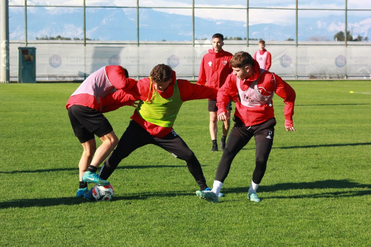 G&Ouml;LC&Uuml;KSPOR DEVREYİ LİDER KAPATTI