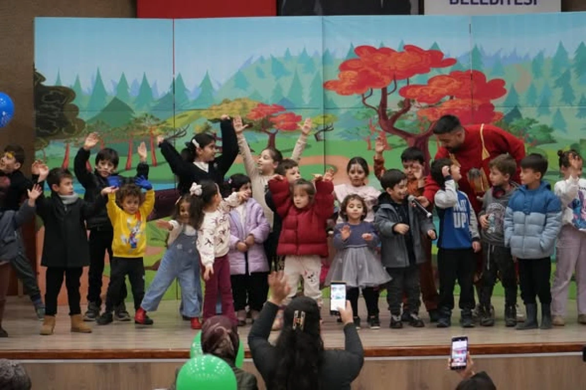 G&Ouml;LC&Uuml;K&rsquo;TE &Ccedil;OCUKLAR İ&Ccedil;İN &ldquo;ARA TATİL TİYATRO ŞENLİĞİ&rdquo; BAŞLADI