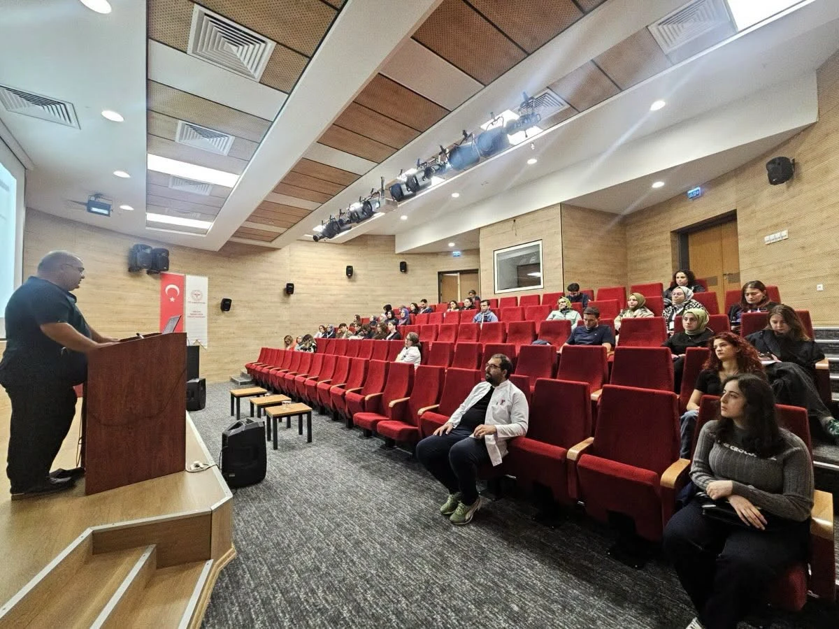 G&ouml;lc&uuml;k&rsquo;te yeni başlayan hekimlere acil vaka eğitimi