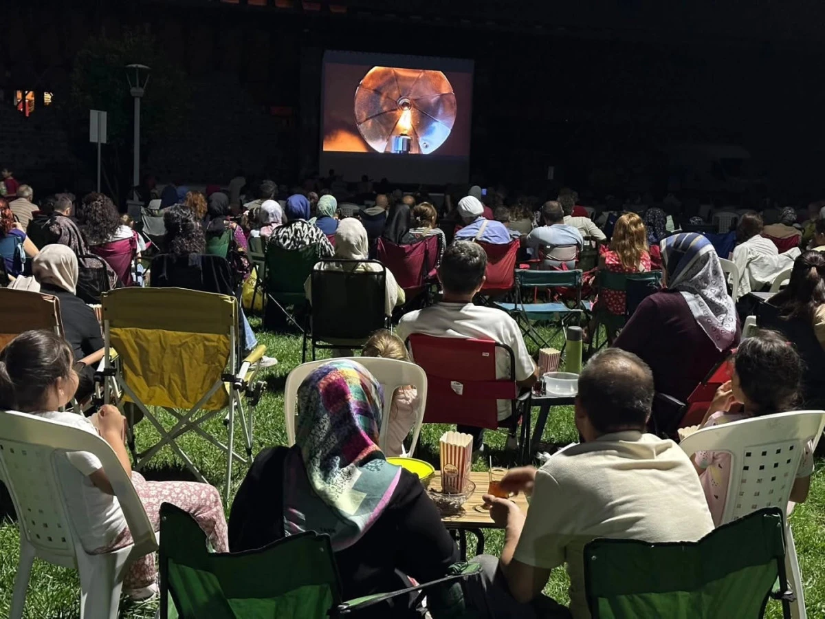 G&ouml;lc&uuml;k&rsquo;te yıldızların altında sinema keyfi