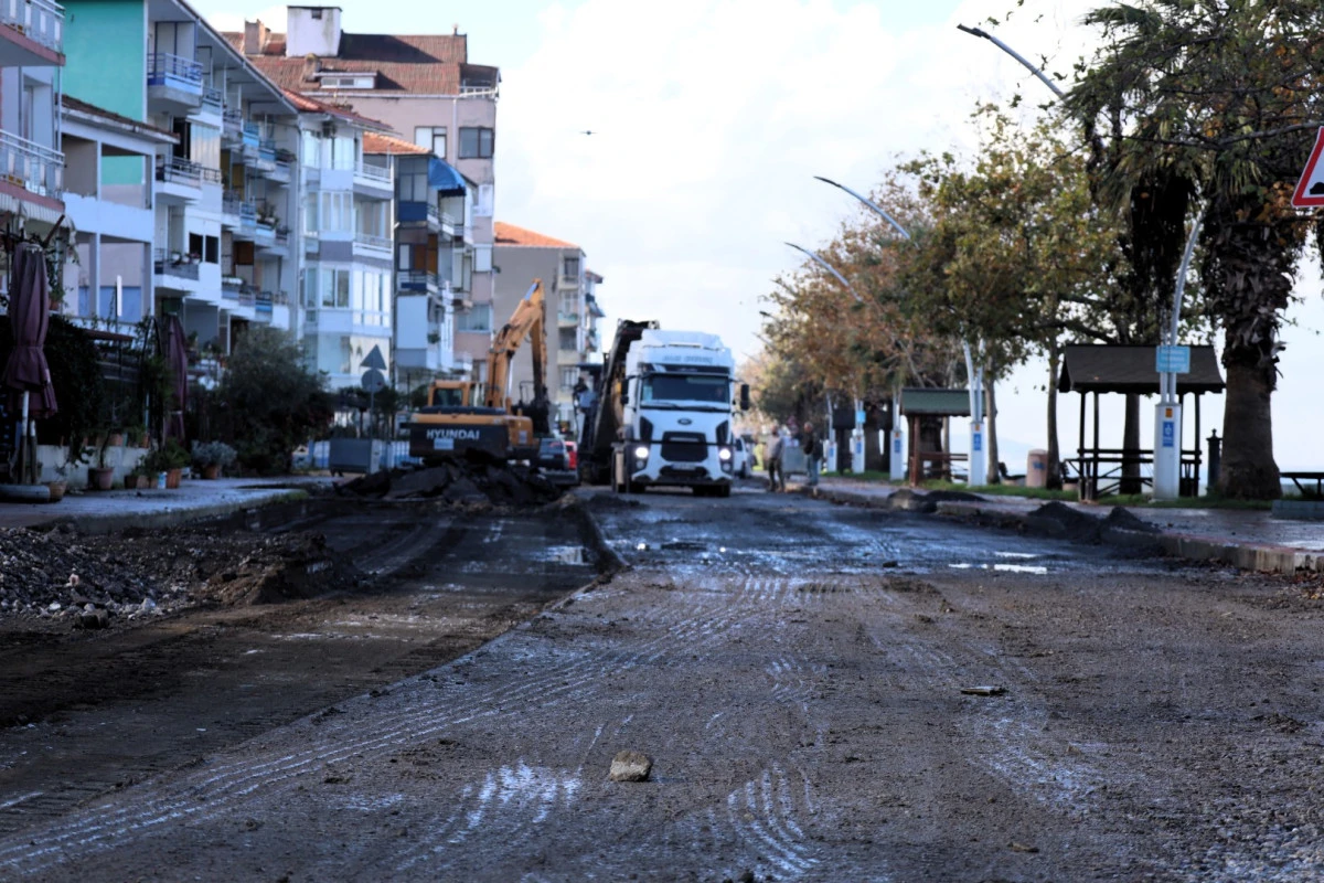 HALIDERE SAHİL CADDESİ’NE KAPSAMLI YENİLEME