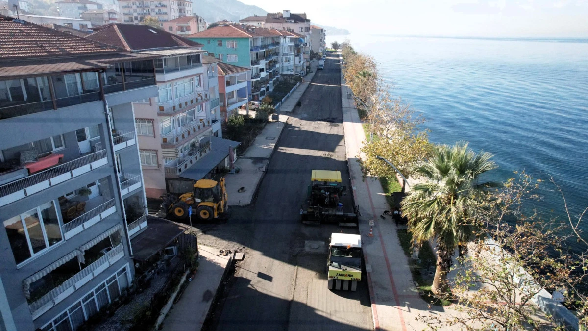 HALIDERE SAHİLİNDE ÜSTYAPI SİL BAŞTAN