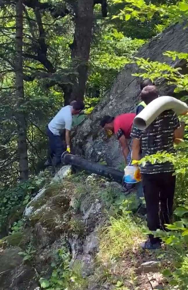 İSU, ZORLU ARAZI ŞARTLARINDA ARIZAYA MÜDAHALE ETTİ