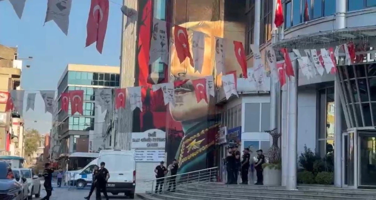 İzmit Belediyesi'ne Operasyon