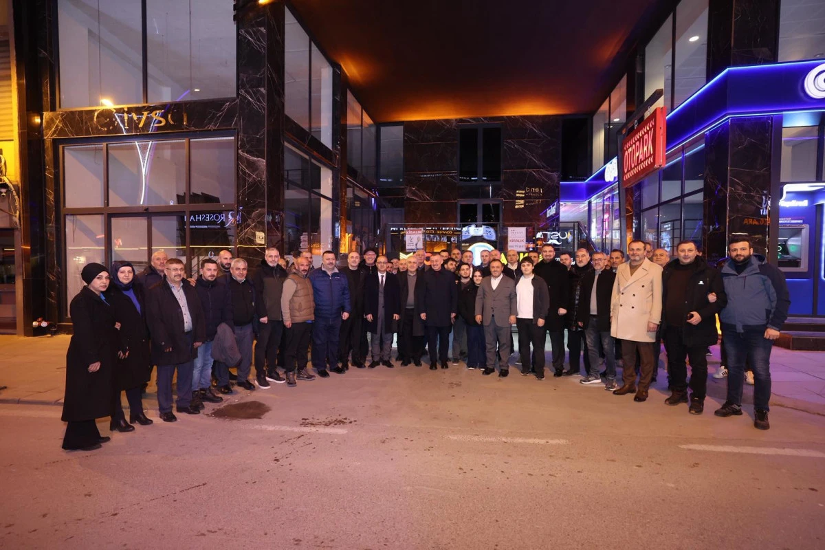 İZMİTLİ ESNAFLAR, BAŞKAN B&Uuml;Y&Uuml;KAKIN&rsquo;I İFTARDA AĞIRLADI