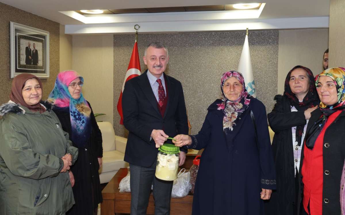 KANDIRALI ÜRETEN KADINLARDAN BAŞKAN BÜYÜKAKIN’A ZİYARET