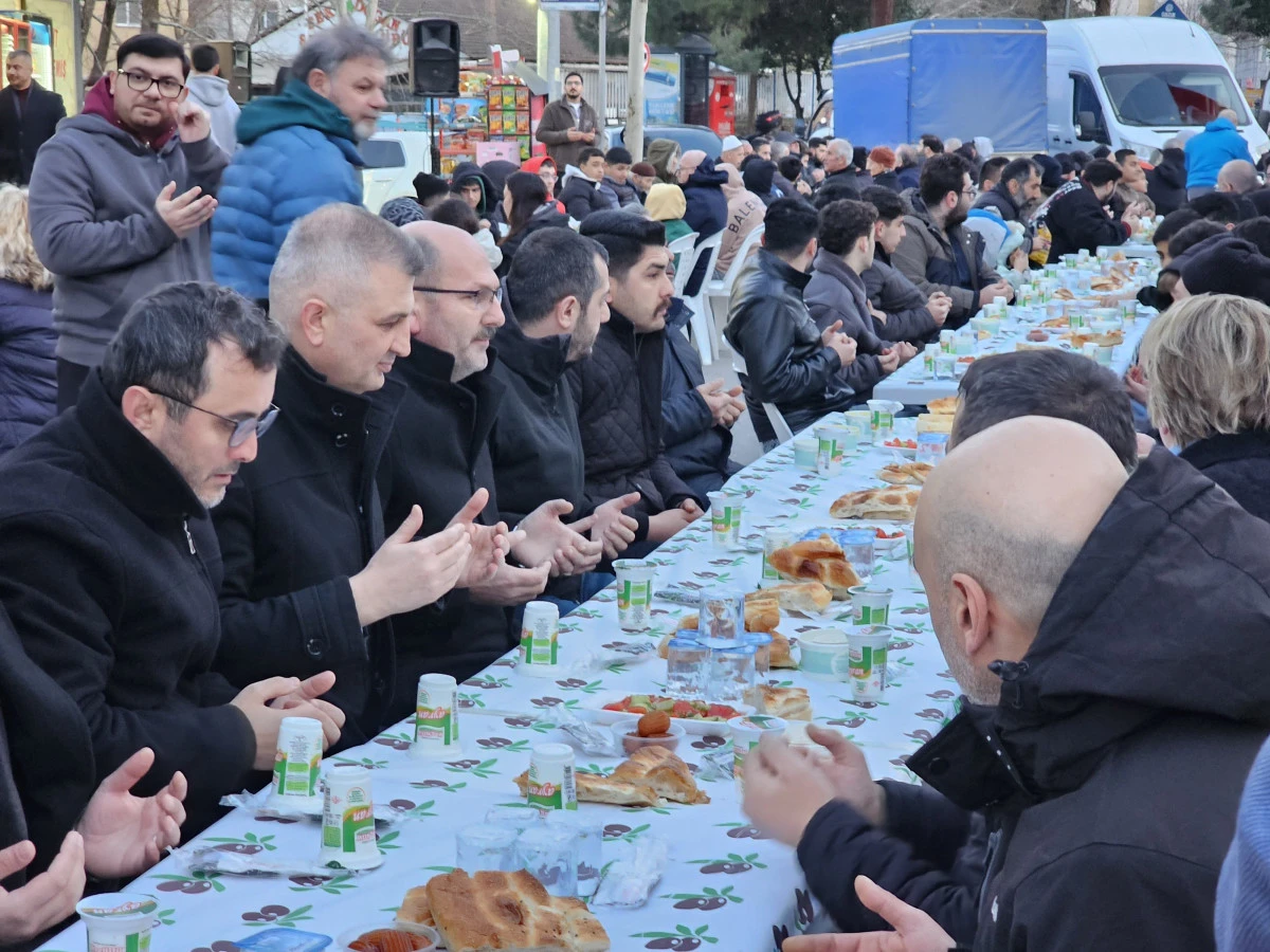 KAVAKLI&rsquo;DA 1200 KİŞİLİK İFTAR SOFRASI KURULDU