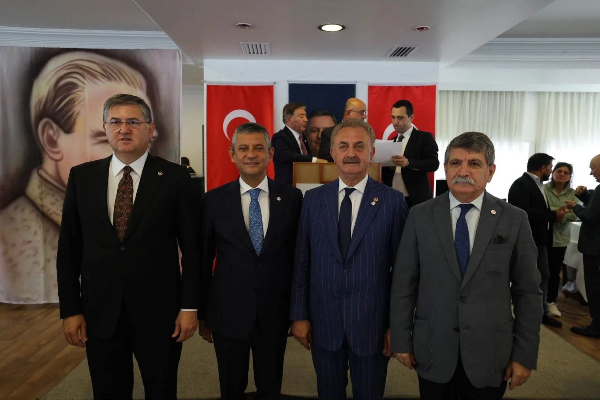Kocaeli Milletvekilleri YENİ Parti Rozetlerini Taktı