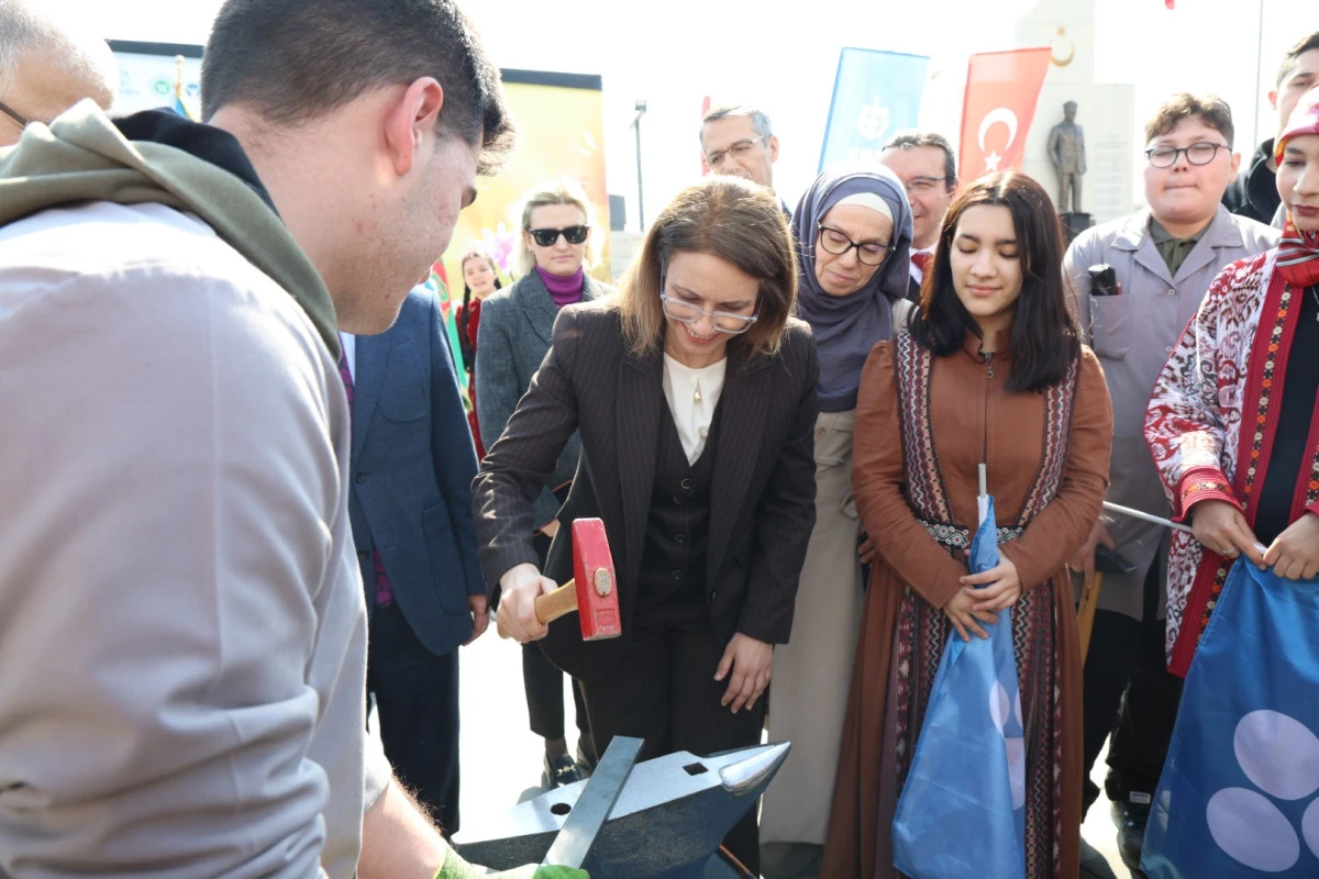 KOCAELİ, NEVRUZ&rsquo;UN BEREKETİNİ VE COŞKUSUNU YAŞADI