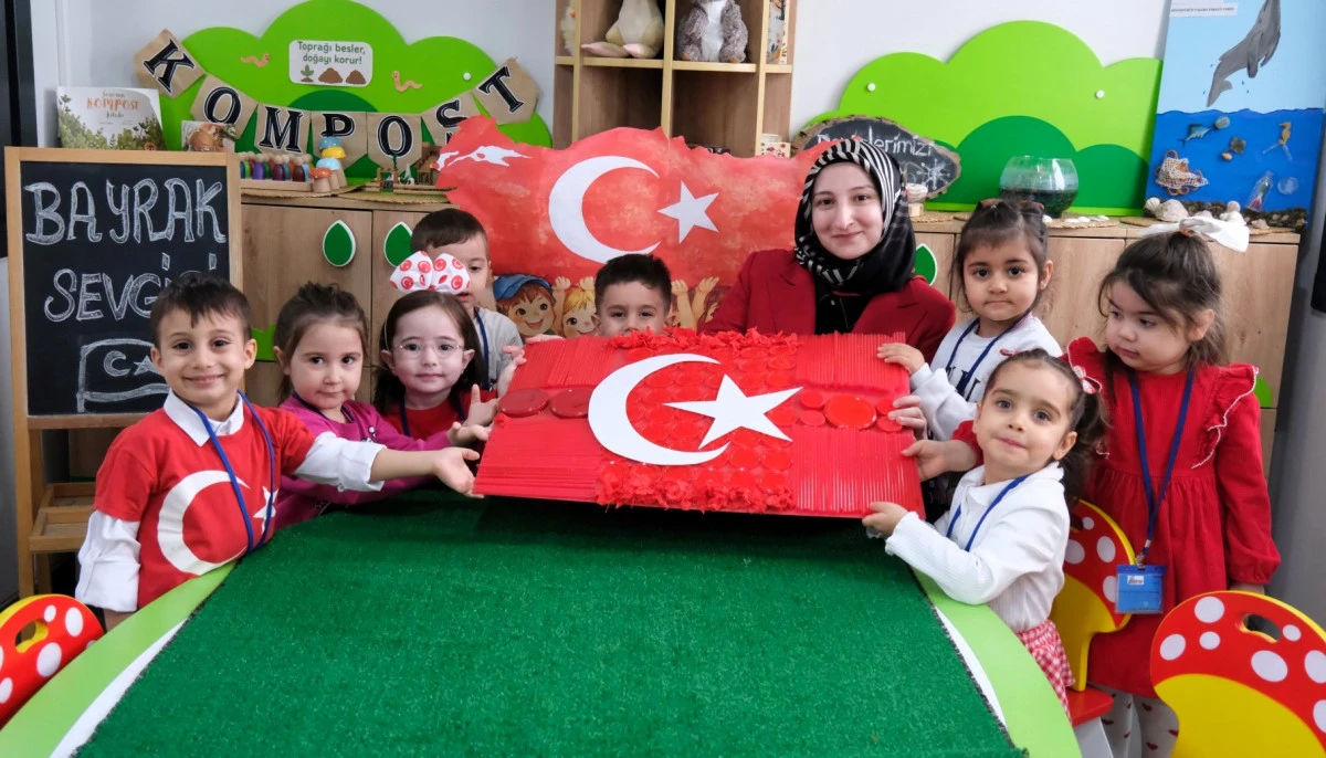 LOKOMOTİF&rsquo;TE İLK DERS ZİLİ &ldquo;BAYRAK SEVGİSİ&rdquo; İLE &Ccedil;ALDI