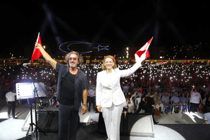 MEYDANDA “ZAFER” COŞKUSU