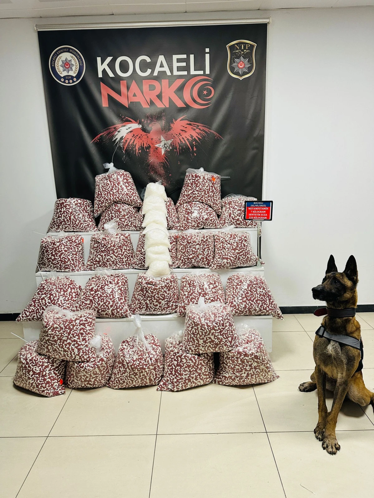 NARKOİK KÖPEĞİNDEN KAÇAMADILAR