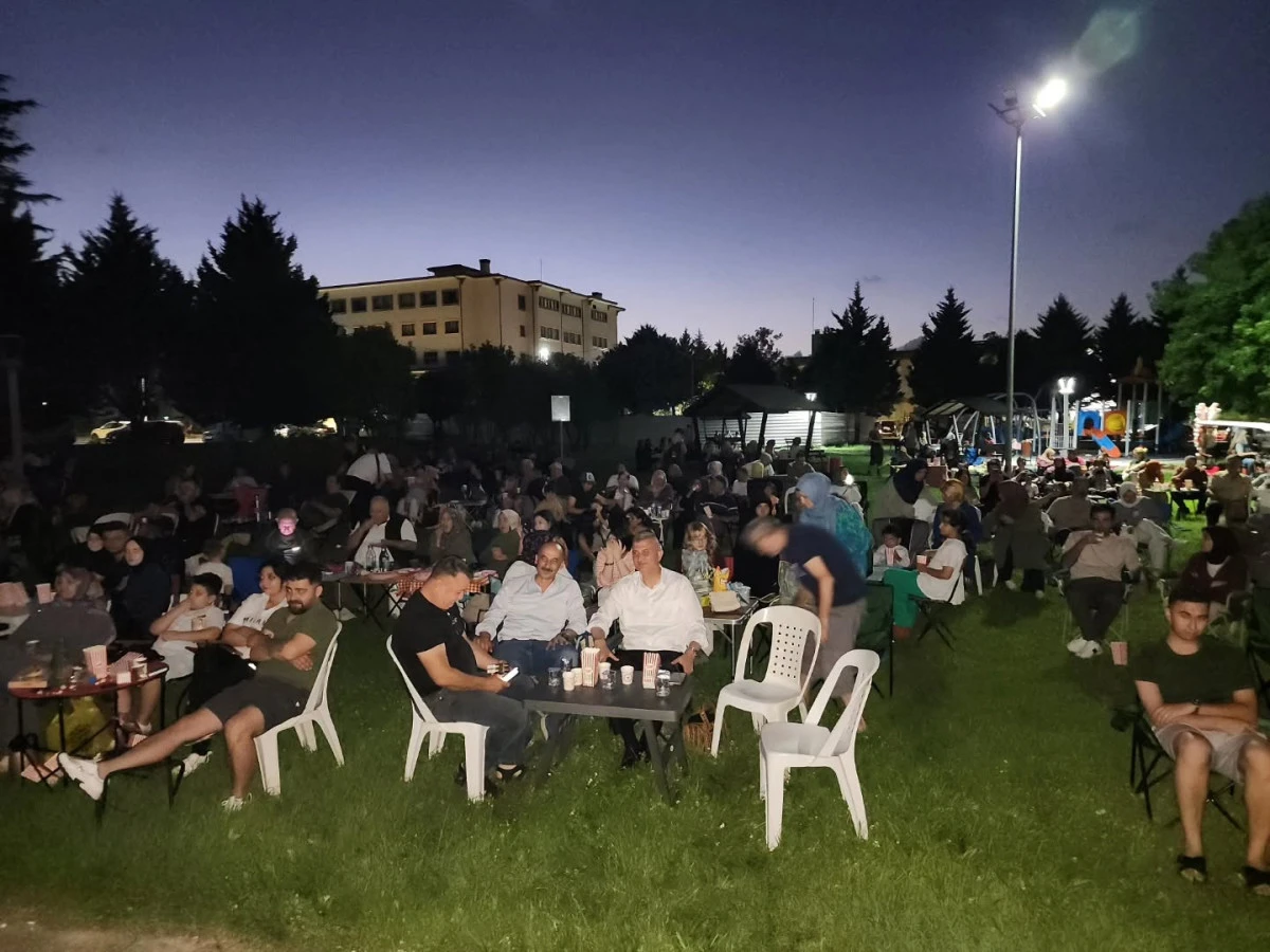 Neşeli G&uuml;nler G&ouml;lc&uuml;k&rsquo;te a&ccedil;ık havada izlendi