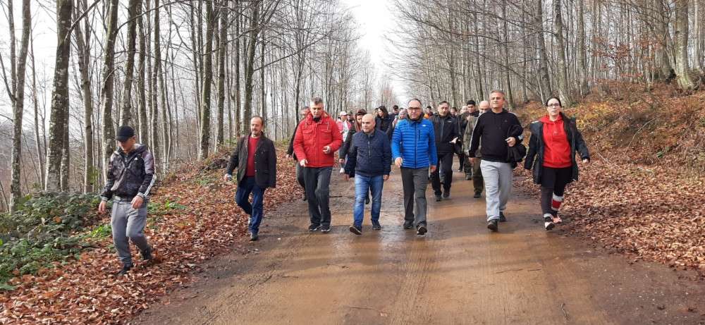 ÖÄžRETMENLER GÜNÜNE ÖZEL GÖLCÜK'DE YÜRÜDÜLER
