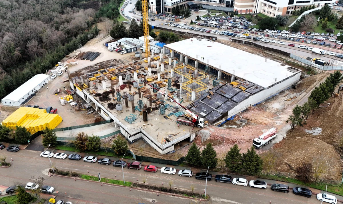 OTOPARKIN İLK KATI HİZMETE ALINDI