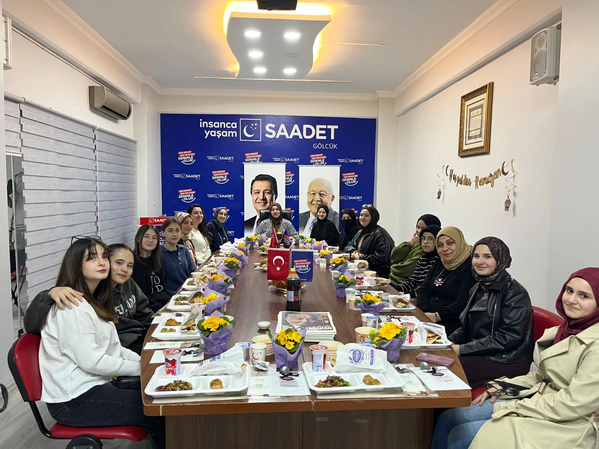 SAADETLİ GEN&Ccedil;LER İFTARDA BİR ARAYA GELDİ