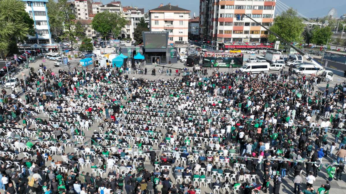 Taraftar, coşkuyla şampiyon kocaelispor’u bekliyor